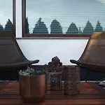 Tophane 4*